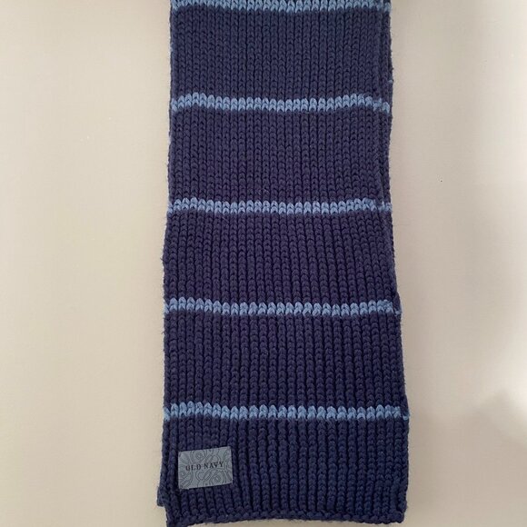 Old Navy Unisex Cable Knit Wool Blend Scarf - Picture 3 of 6